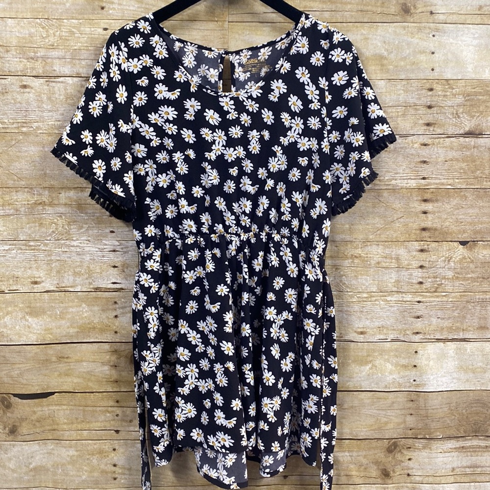 Floral romper with daisies size large